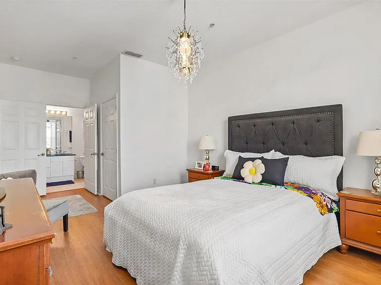 2310 Silver Palm Dr #201 — Photo 15