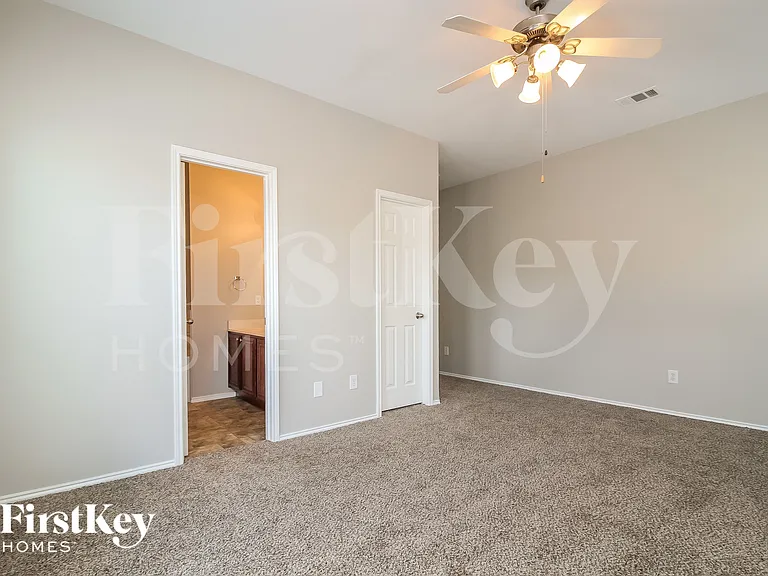 2925 Oakshire St — Photo 10