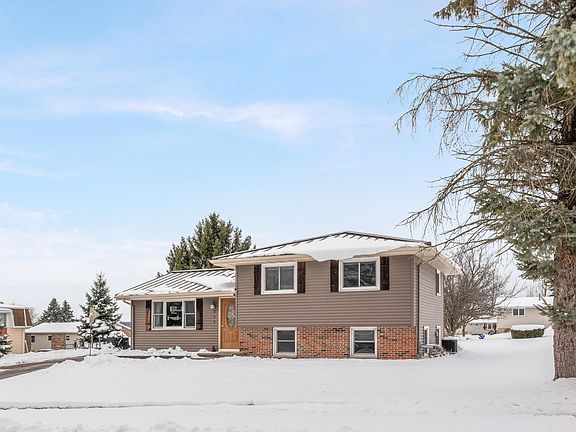 3rd image of 609 Melanie Ln