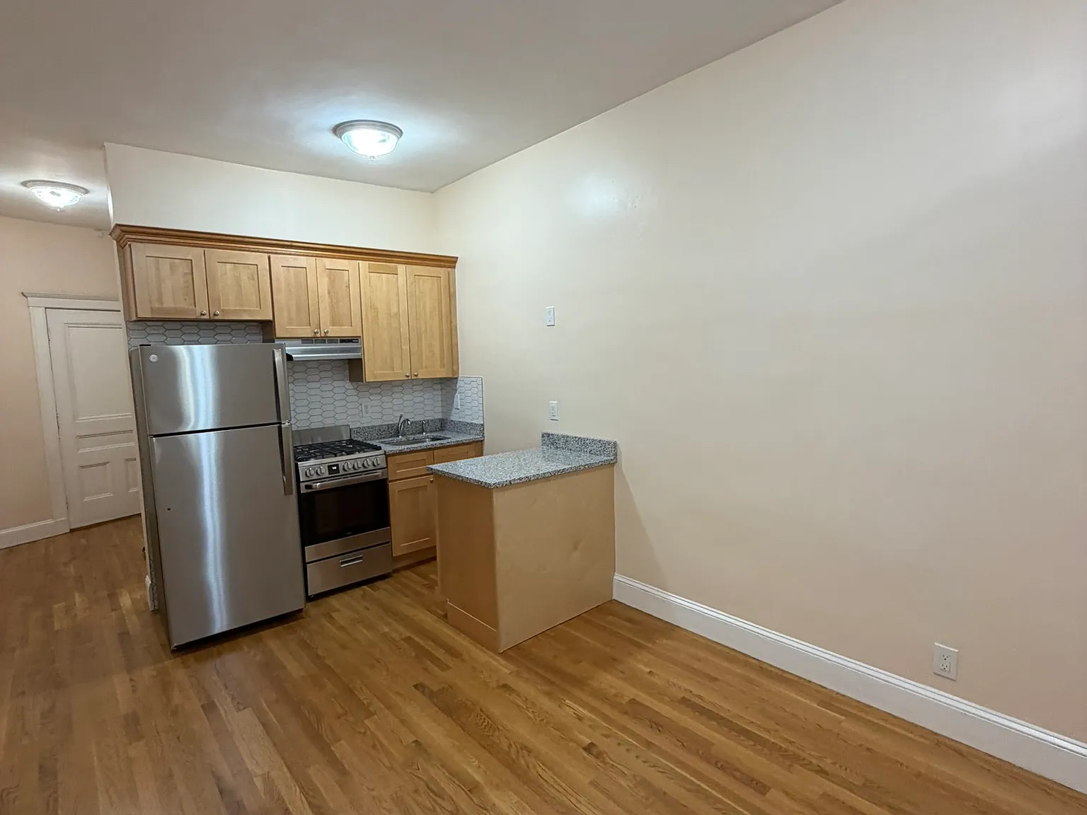 Studio, 350 sqft, $1,650 — Photo 2
