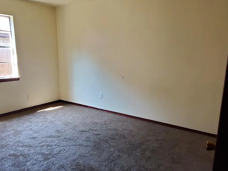 1116 Kings Ct — Photo 11