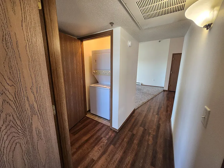 Eastern Hills Apartments — Photo 9
