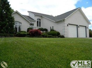 15536 Mountainside Dr, Macomb, MI 48042