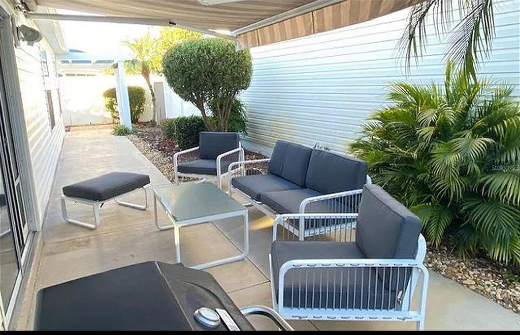 2 bed, 2.0 bath, 1278 sqft, $2,000 — Photo 2