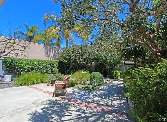 5th image of 2215 Holly Ln