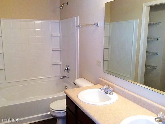 91900125_711-cross-wind-drive_greenwood_in_2016_5