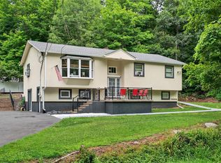 411 Fair Oaks Rd, Middletown, NY 10940