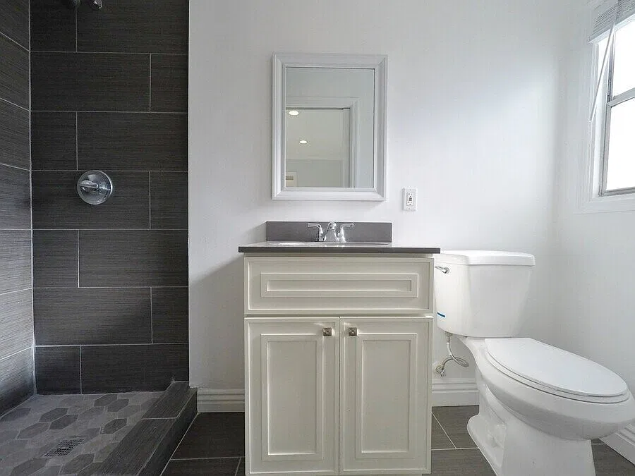 Renovated Top-Floor Studio | Quartz Counters | Utilities Included | Near Fourth Street Berkeley — Photo 4