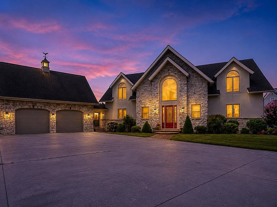 1st image of 152 Wickwire Dr