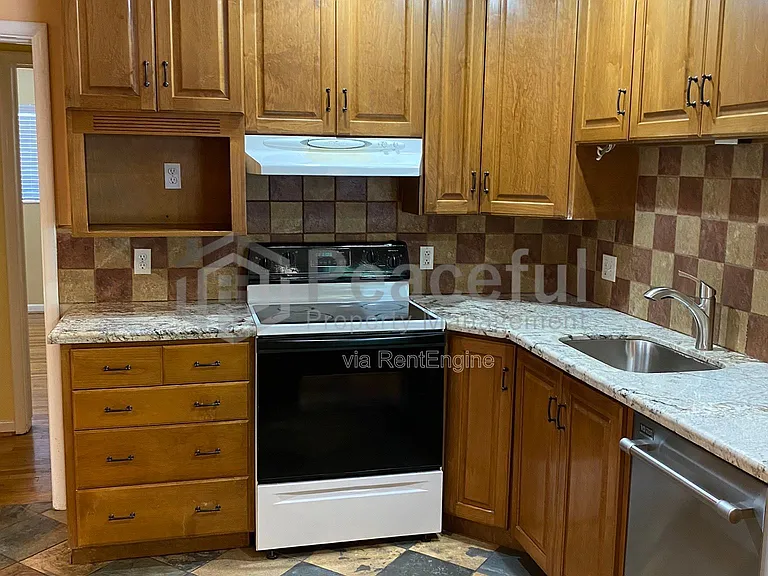 2250 Bryan Cir — Photo 8