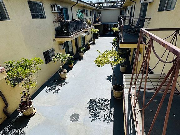 3rd image of 1211 N Ogden Dr APT 207