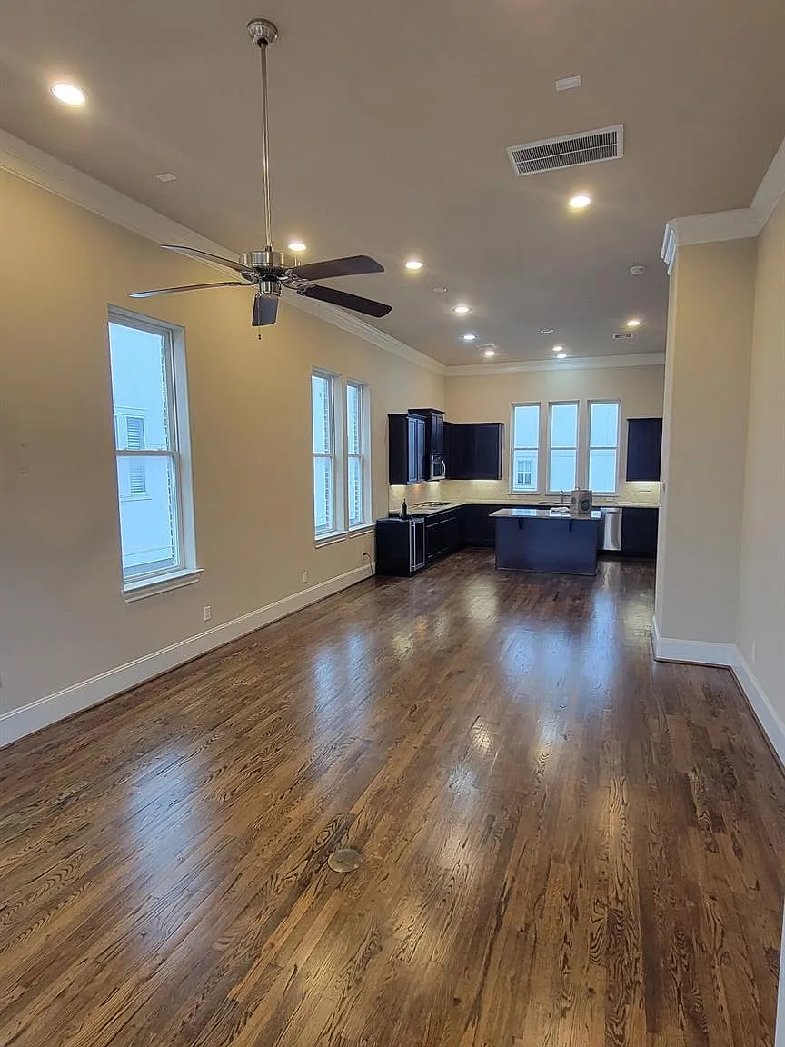 3 bed, 3.5 bath, 2216 sqft, $2,800 — Photo 4