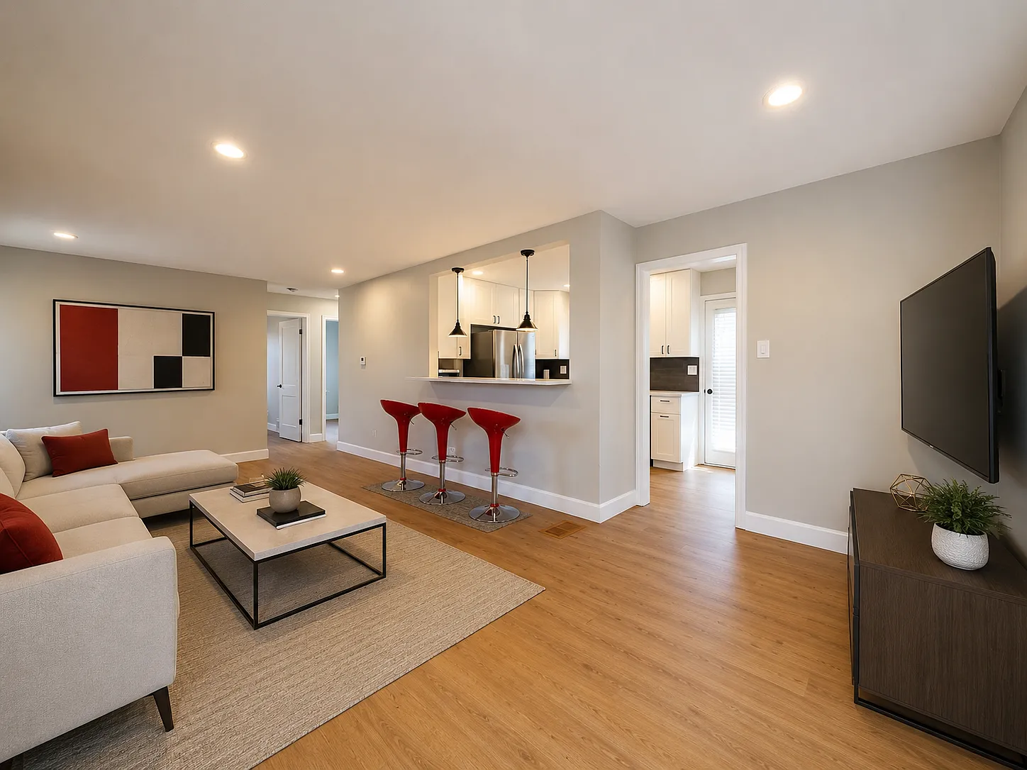 2 bed, 900 sqft, $2,400 — Photo 2