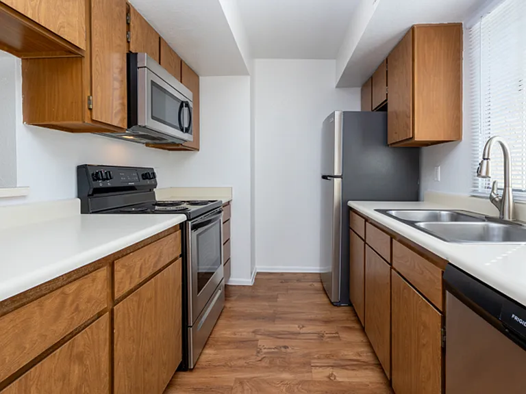 Broadway Proper Apartment ** One Month Free**W/D Included — Photo 66