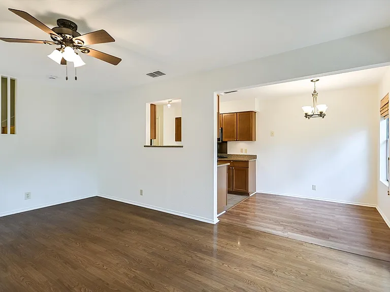 3500 Larchmont Cv #B — Photo 5