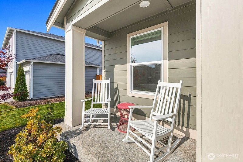 3rd image of 13727 197th Street E