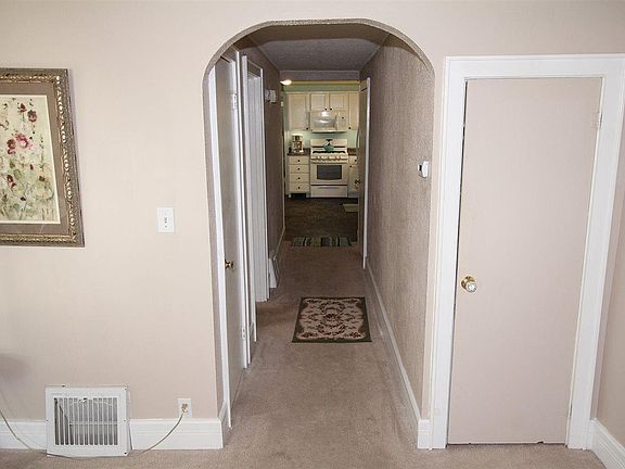 5th image of 204 Crippen St
