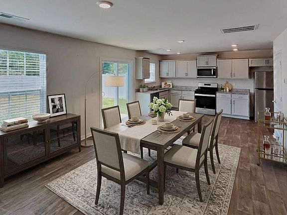 3rd image of 2140 Redstone Dr