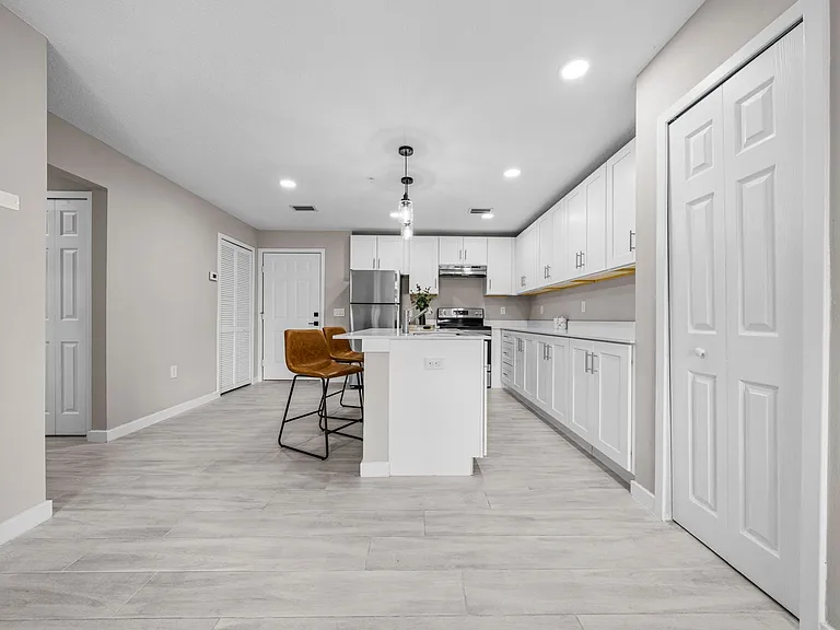 1700 Forest — Photo 34