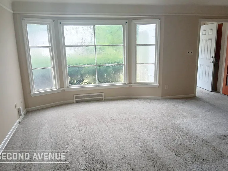 2401 N Taylor Rd — Photo 2
