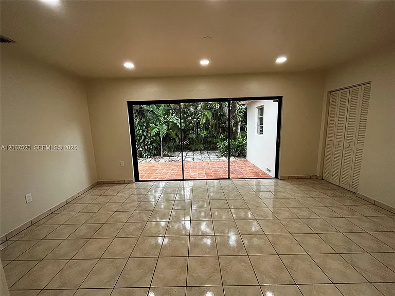 3351 SW 18th St #3351 — Photo 3