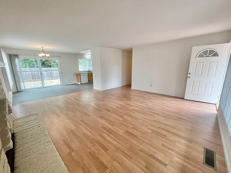 501 Myrtle Ave — Photo 2