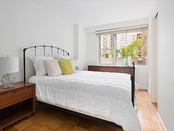 3rd image of 165 W 66th St APT 3S
