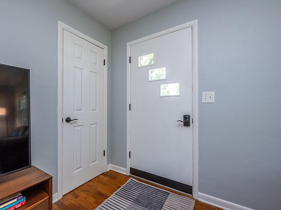 4th image of 2791 Carrie Ln