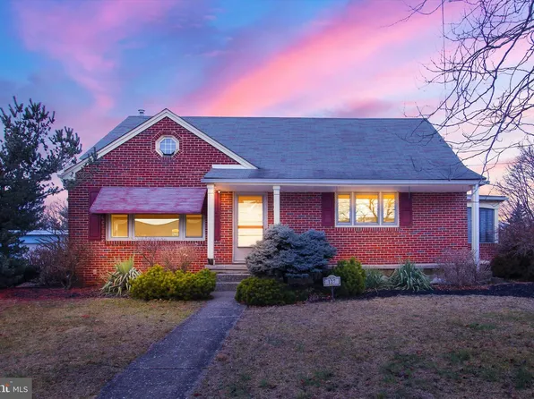 127 W Highland Ave, Spring Grove, PA 17362