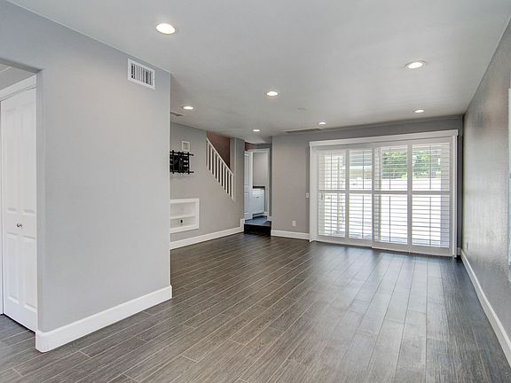 5th image of 23 Bentwood Ln