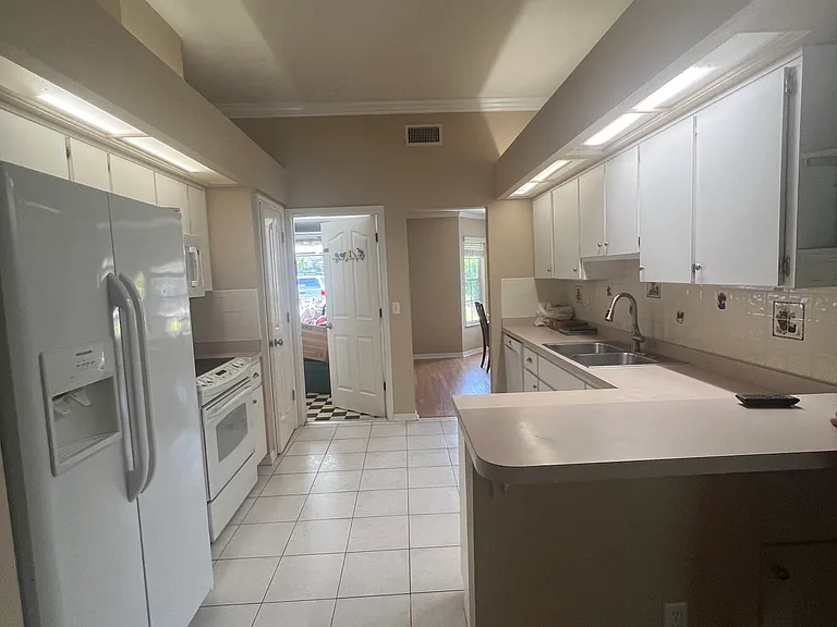 NW 68th Ln — Photo 6