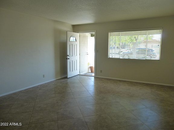 3rd image of 221 N Williams