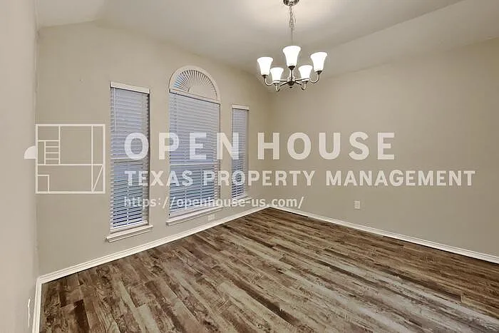 5510 Lee Hutson Ln — Photo 8