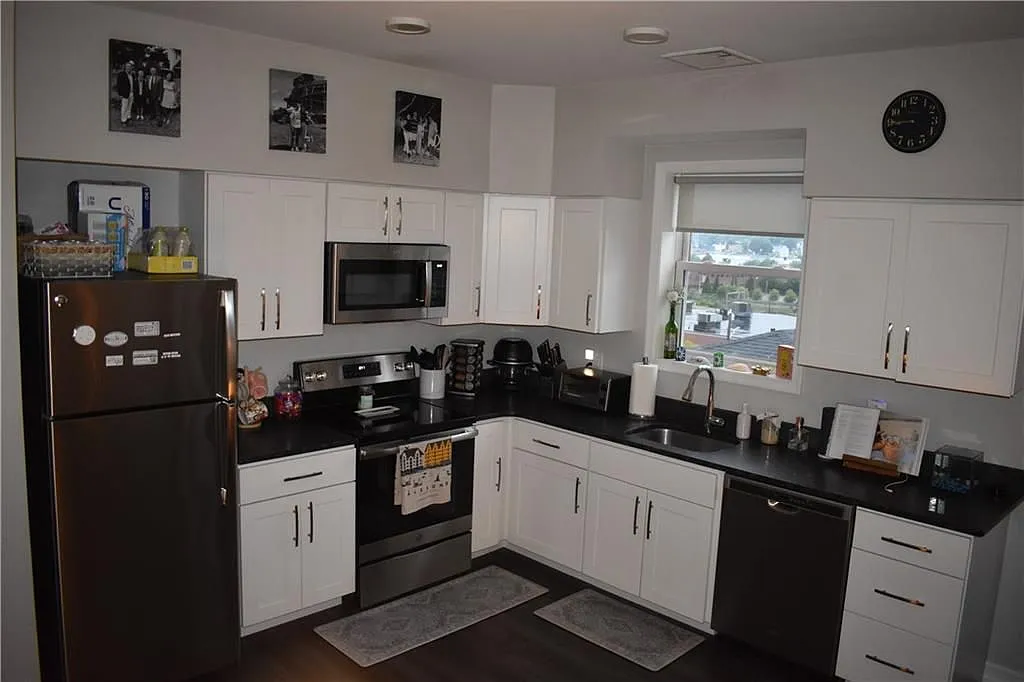 1 bed, 1.0 bath, 700 sqft, $2,200 — Photo 2