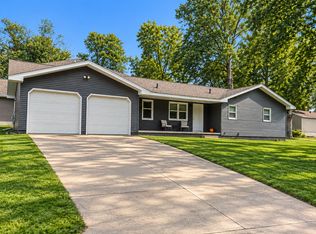 725 W 19th St, Cedar Falls, IA 50613