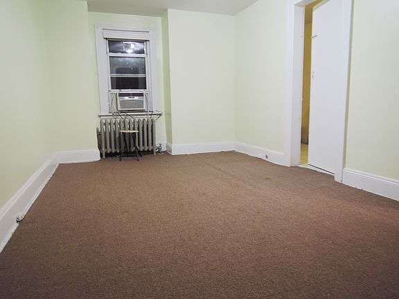 3rd image of 2125 28th St