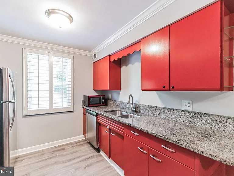 4225 N Henderson Rd #103 — Photo 8