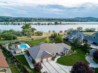 7912 Sunset Ln, Pasco, WA 99301