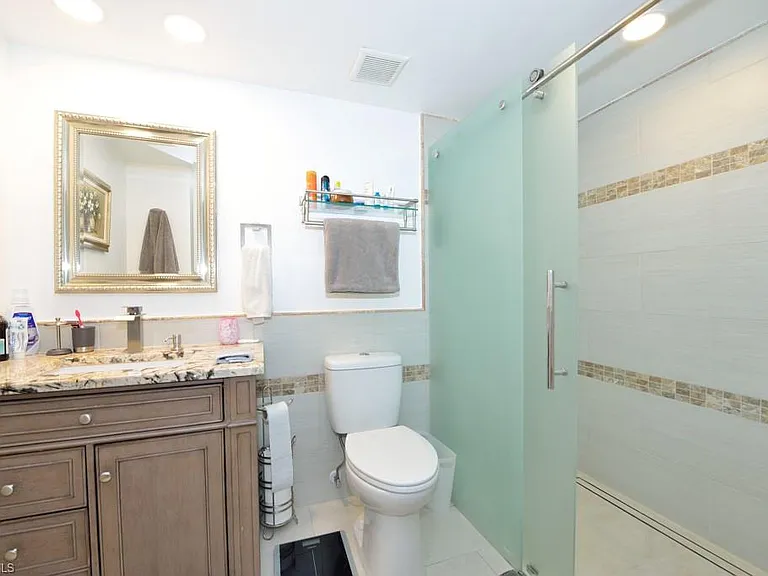 878 Meadowland Dr #B — Photo 10
