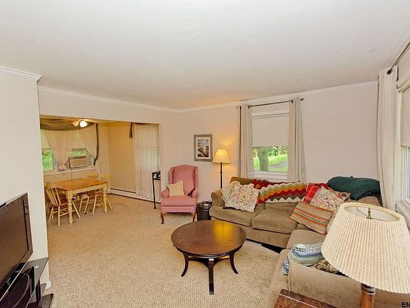 4th image of 17 Blue Spruce Ln