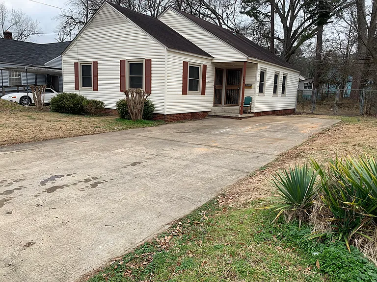 829 Poplar St — Photo 1