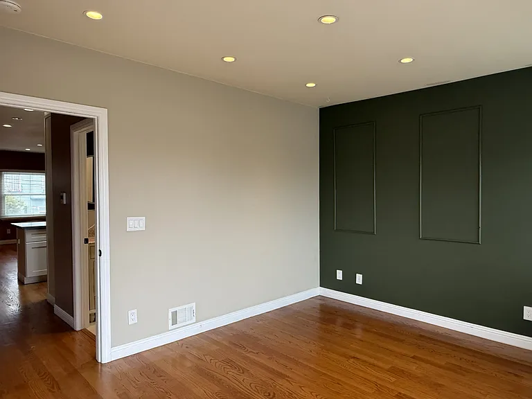 Mangels Ave — Photo 16