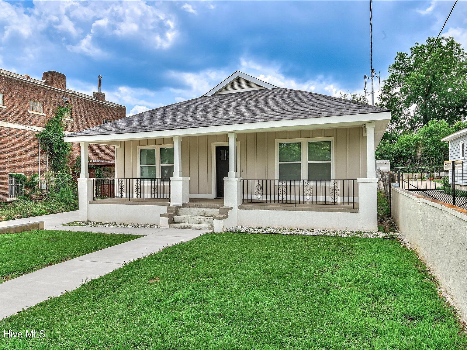 3 bed, 2.0 bath, 1456 sqft, $1,650 — Photo 2