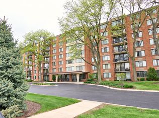 2000 Saint Regis Dr APT 1B, Lombard, IL 60148
