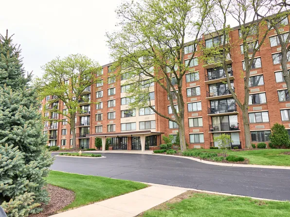 2000 Saint Regis Dr APT 1B, Lombard, IL 60148
