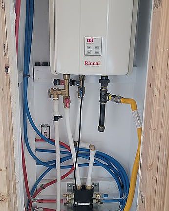 Tankless gas water heater 