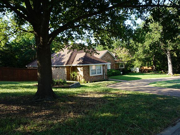 4th image of 823 Red Oak Dr