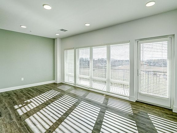 3rd image of 1035 Heathercroft Cir #209