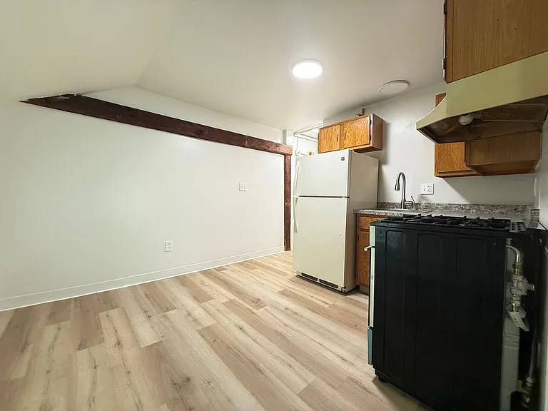 98 Main St #8 — Photo 3