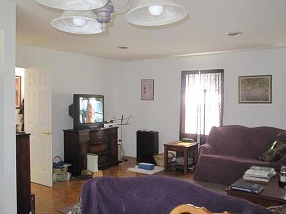 5th image of 19 Antrim Ave